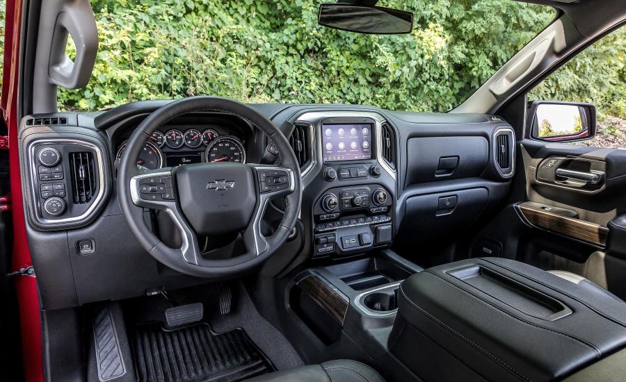 Торпедо Chevrolet Silverado RST Crew Cab 2018 года  (фото 28 из 30)